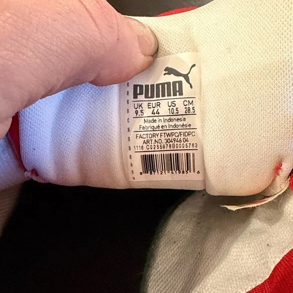 Puma Red and Black Low-Top Ferrari sneakers - Picture 4 of 5